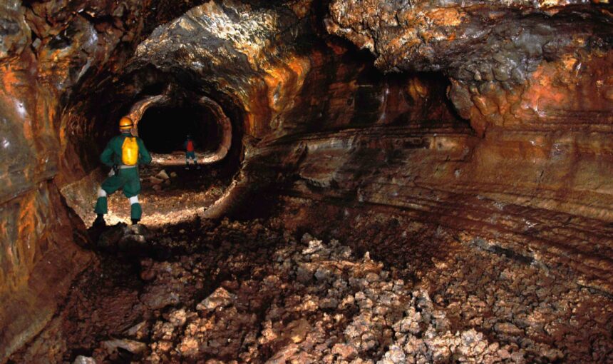 Comment Naviguer dans les Grottes du Kenya Comme un Pro : Conseils pour Affronter les Passages Étroits