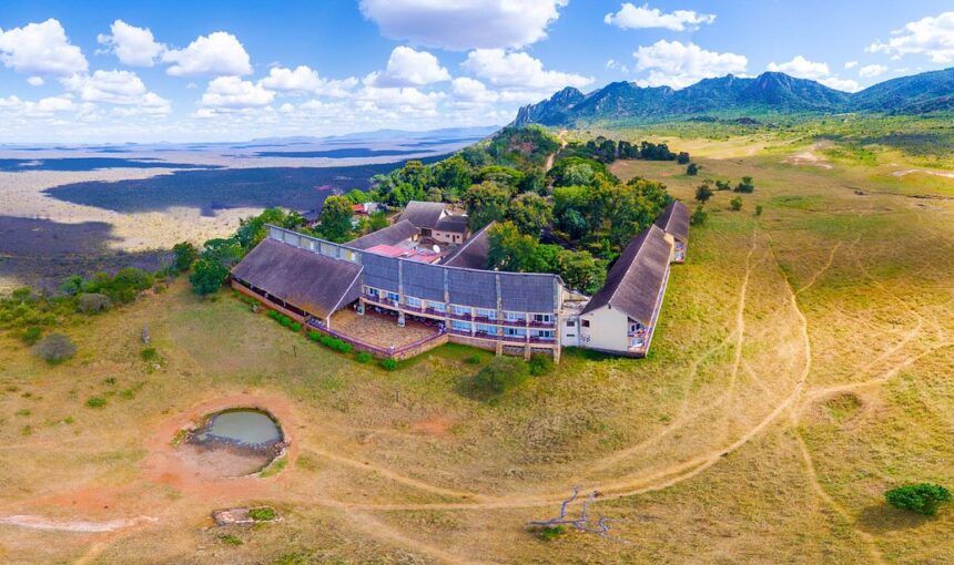 Nuits en Lodge vs. Nuits en Tente : Quelle Expérience de Safari Choisir ?