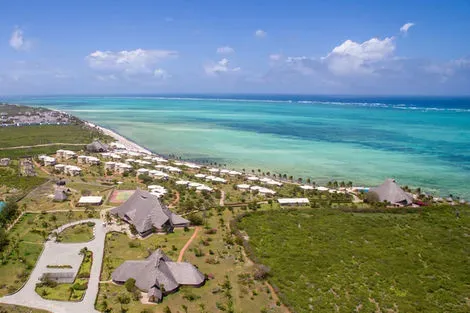 Découvrez les paysages variés du Kenya, des savannes et montagnes aux plages paradisiaques. Explorez nos offres de safari et d'activités pour une aventure inoubliable !