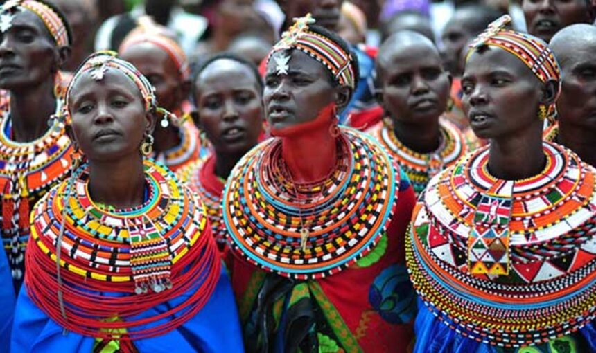 Safaris Culturels : À la Rencontre des Maasai et Autres Tribus d’Afrique de l’Est