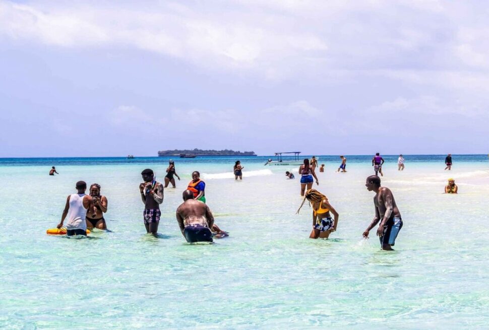 Kenya Diani Beach : 7 Raisons de Choisir Cette Destination Paradisiaque pour Votre Prochain Safari Balnéairep