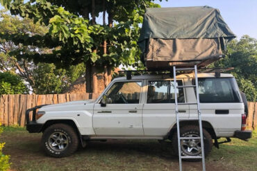 Road Trip en 4x4 avec Tente sur le Toit au Kenya : L’Aventure Ultime en Terre Sauvage