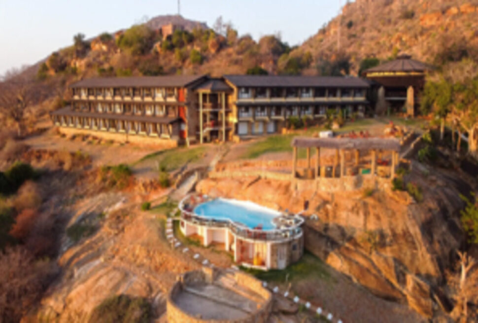 5 Raisons Spectaculaires de Choisir Entre Voi Safari Lodge et Voi Wildlife Lodge au Kenya
