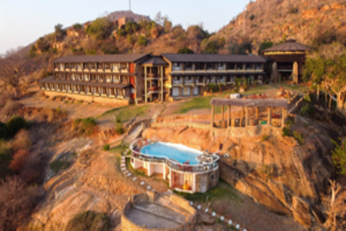 5 Raisons Spectaculaires de Choisir Entre Voi Safari Lodge et Voi Wildlife Lodge au Kenya